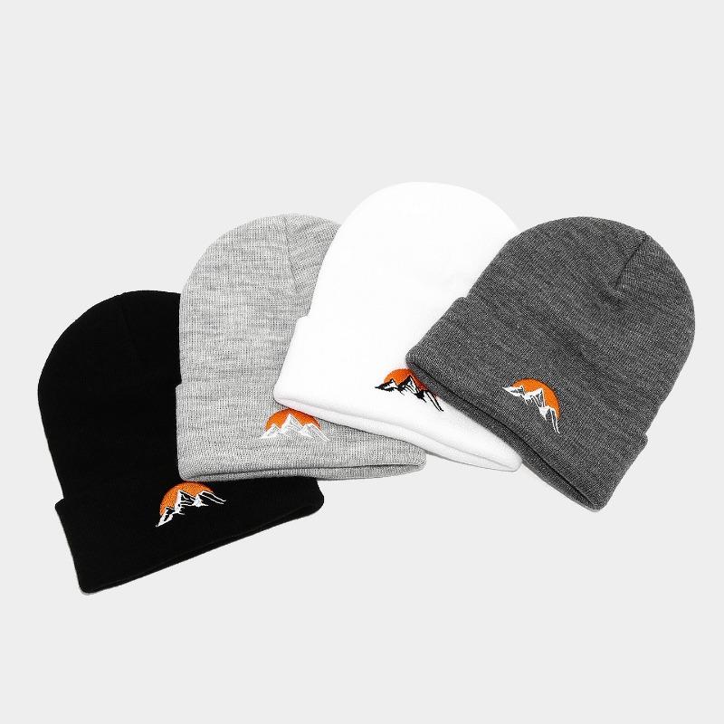 Outdoor sports and leisure warm knitted hats for men and women New mountain sun wool hats