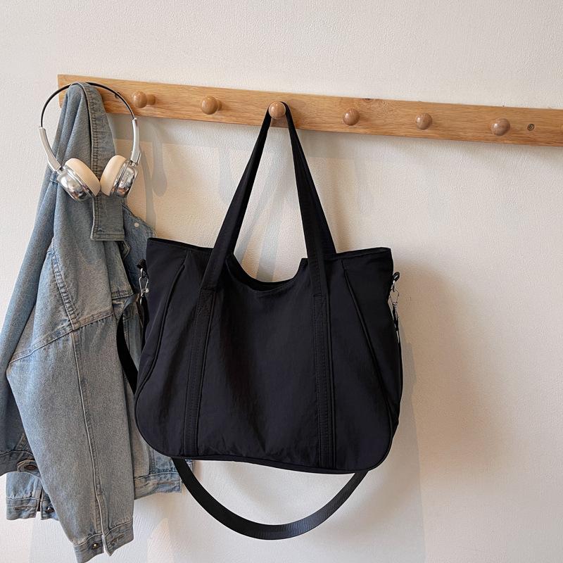 Slack bag women's new light class commute large capacity shoulder messenger bag