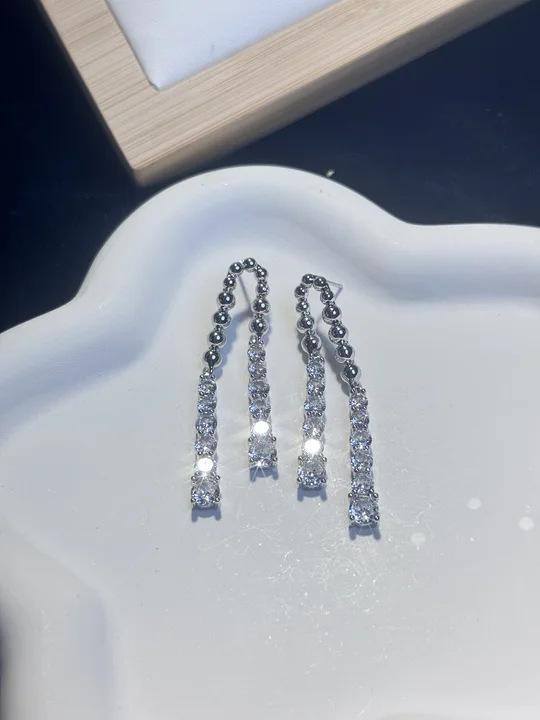 

New light luxury style water drop earrings versatile exquisite niche high-end temperament fashion earrings ear jewelry