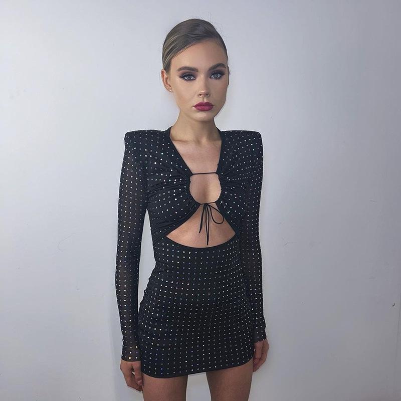 

Весна 2024 г. европейский и американский стиль с лазерной отделкой тонкое прозрачное платье Medium чёрный