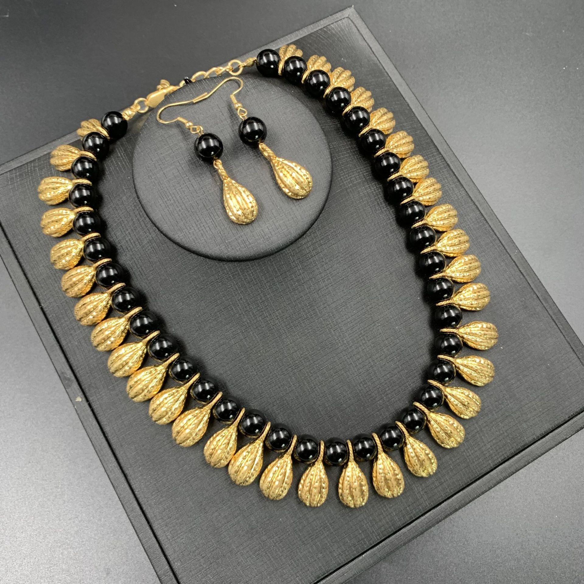 

Средневековый Винтажный Легкий Роскошный Набор Ювелирных Изделий, Ретро Западный Набор Серьги-Гвоздики и Ожерелье, Нишевый Элегантный Набор Ювелирных Изделий