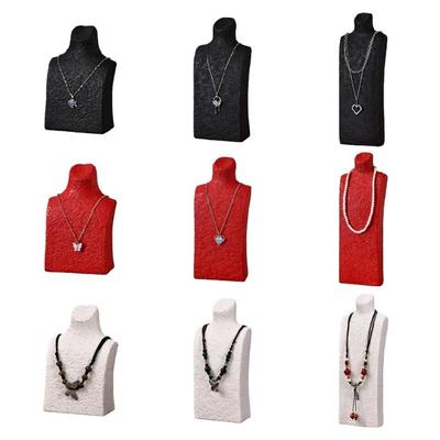 Espositore da Collo che Risolve le Superfici Piatte per un Effetto Draping dei Pendenti nei Negozi