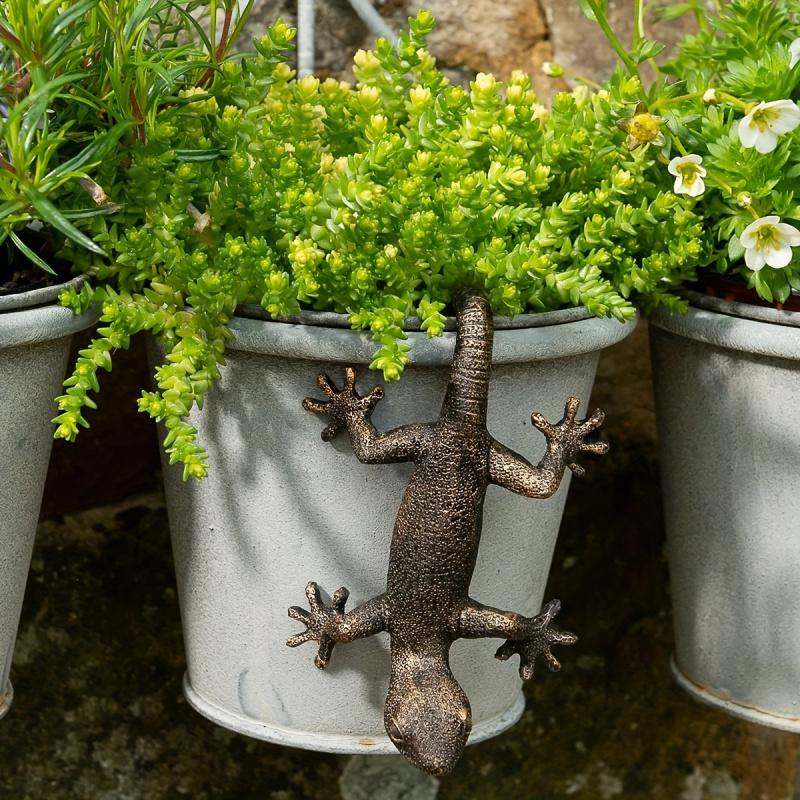 Gecko Resin Sculpture - Miniature Garden Decoration, Cultivated Plants and Realistic Hanging Statues for Outdoor Spaces