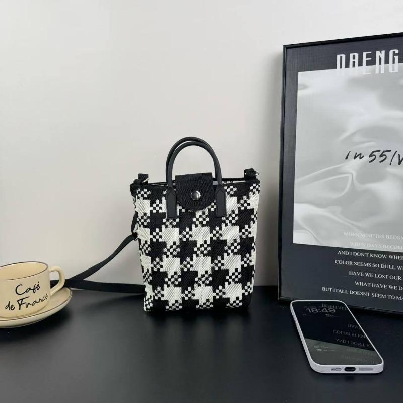 New knitted mobile phone bag, high-end handbag, women's messenger bag, adjustable versatile, convenient and large-capacity bag