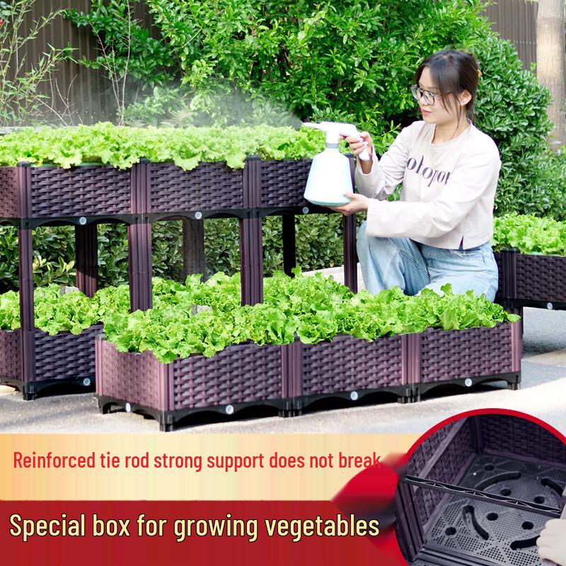 Hirschfarbener tiefer Pflanzkasten aus Kunststoff