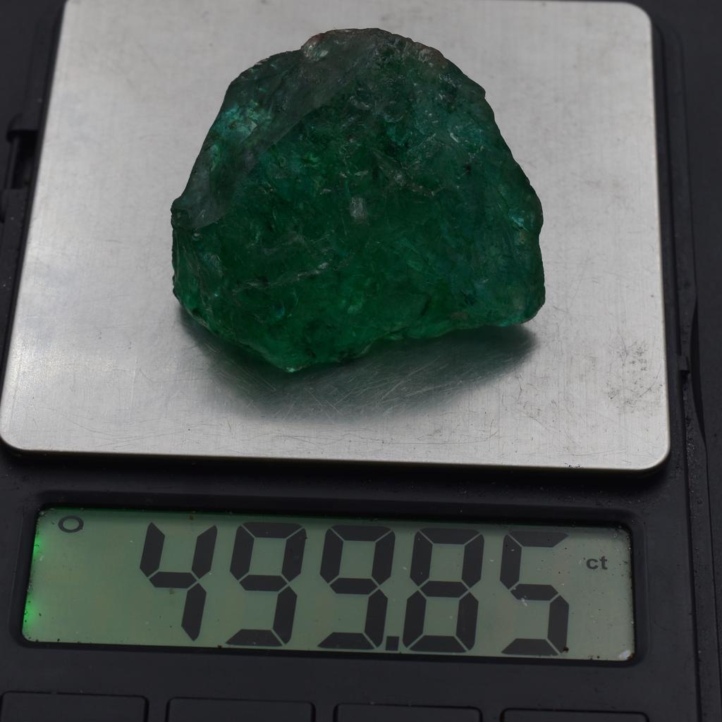 Natural Green Emerald Loose Gemstone Rough 449.85 Ct for Lapidary and Gem Collections