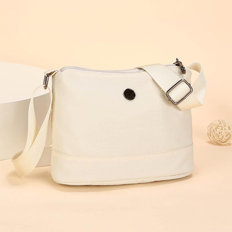 Women's Lightweight Large Capacity Shoulder Bag Commuter Crossbody Bag Middle-Aged Mother Bag