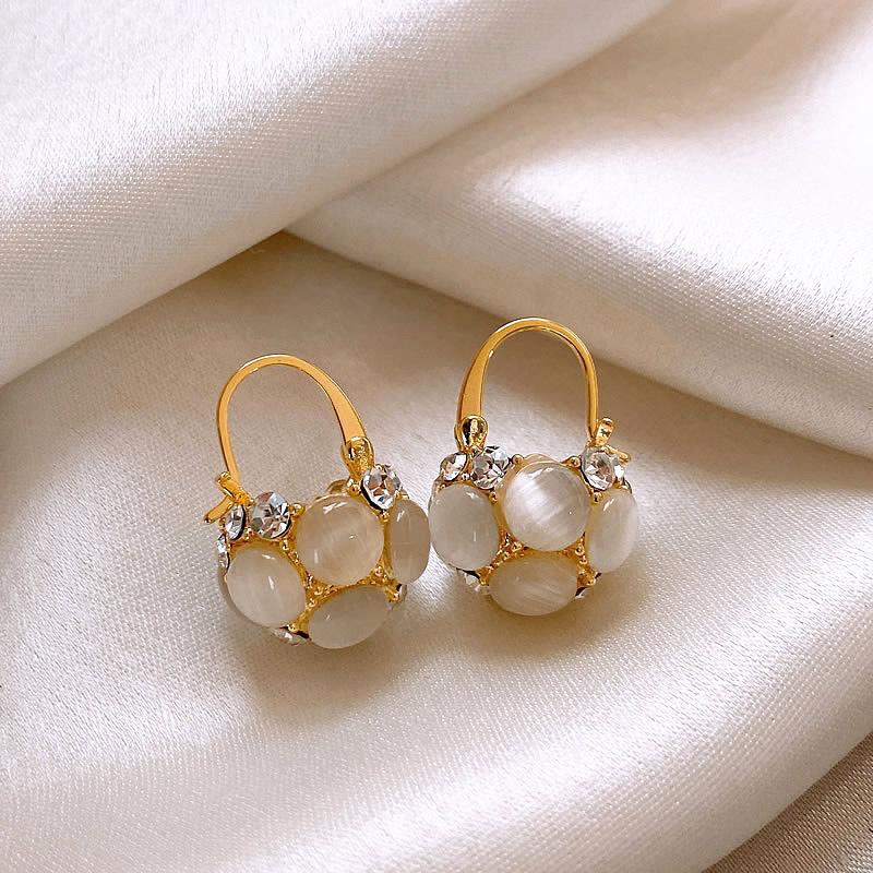 Exquisite Opal-Blumenkorb-Hängeohrringe für Damen Elegantes Design Mikrozirkonia-Fassung Party-Schmuck für junge Mädchen