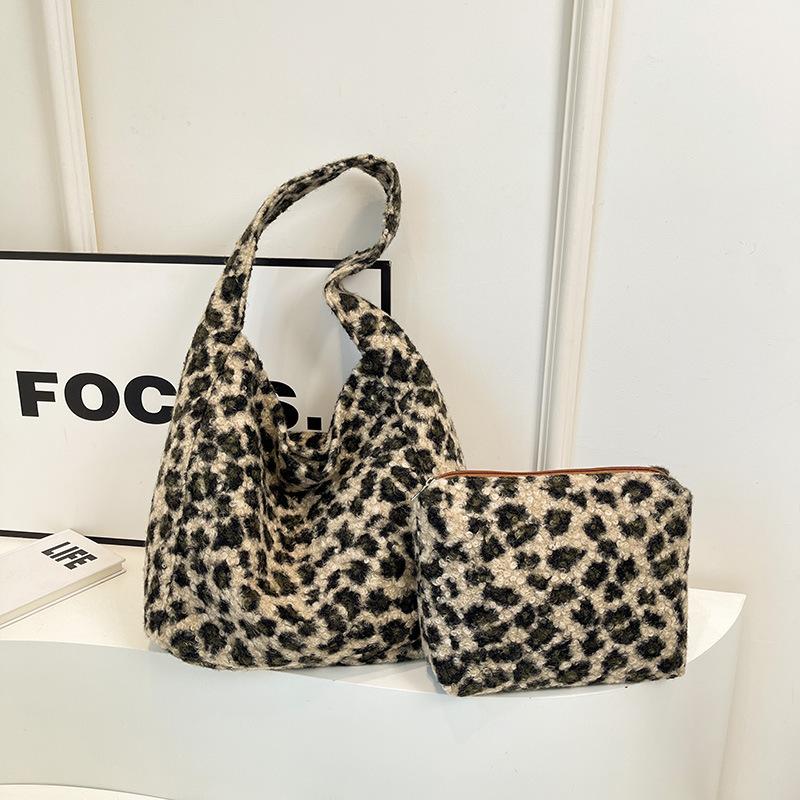 New autumn and winter textured flannel bag large capacity underarm shoulder bag ins wind mother bag solid color autumn and winter female tote