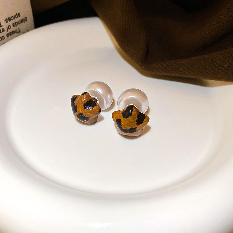 Gold-Plated U-Shaped Resin Ear Cuffs: Retro Y2K High-End Autumn & Winter Earrings