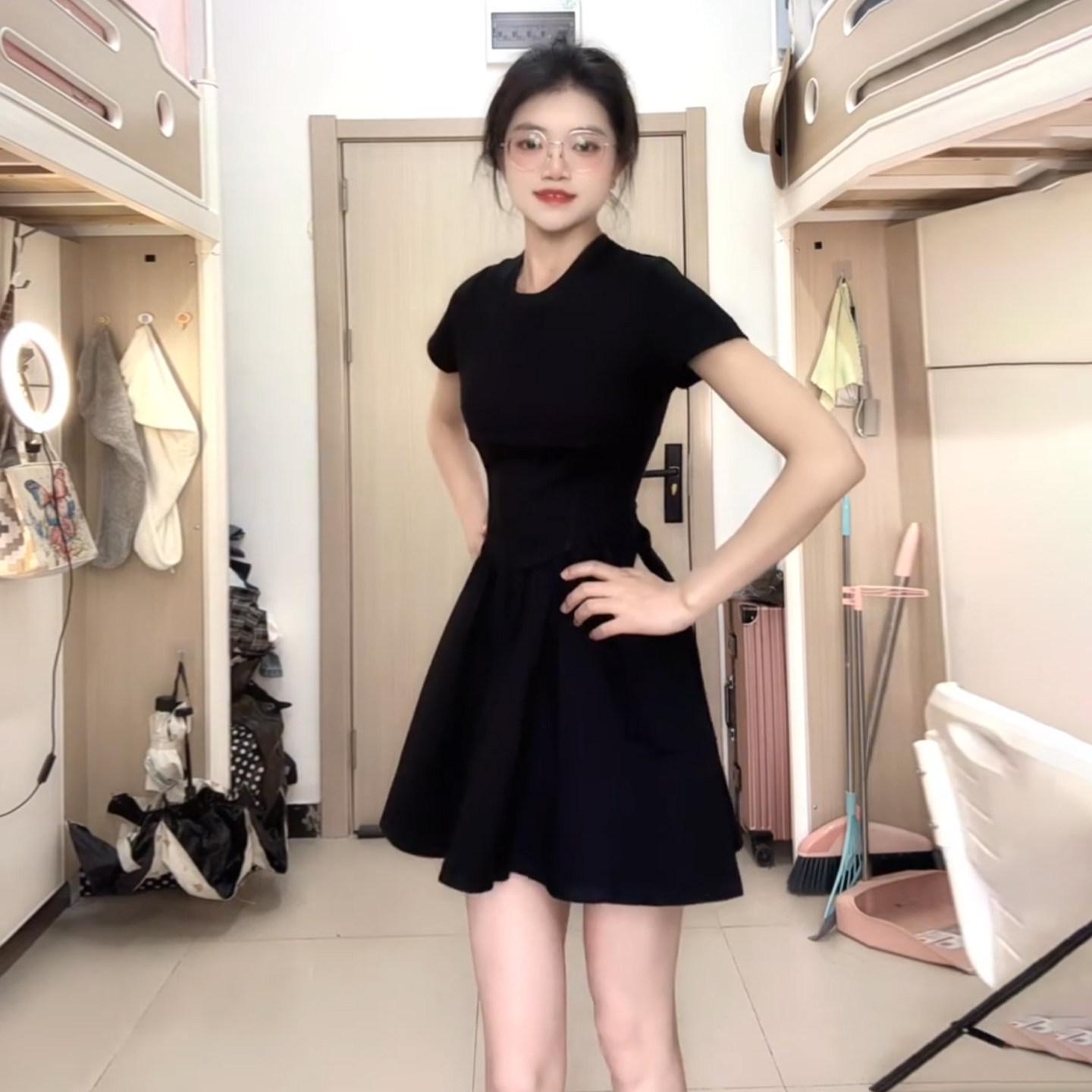 Hepburn-Style Slimming Black Dress: A-line Short Skirt, Cinched Waist, Boned Design - Perfect for Summer 2026 S