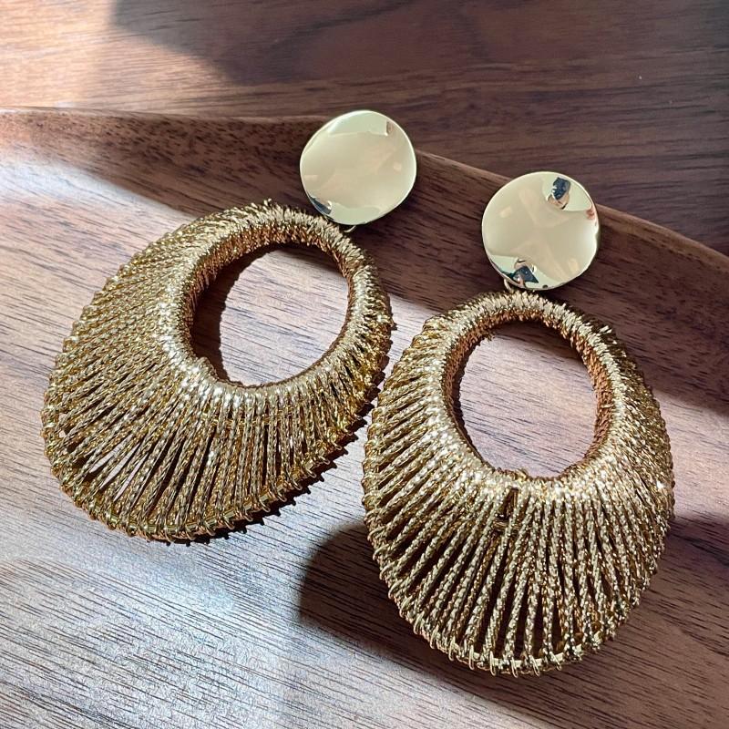 Medieval Exaggerated Gold Circle Light Luxury High-end Fashion Face-showing Small Earrings