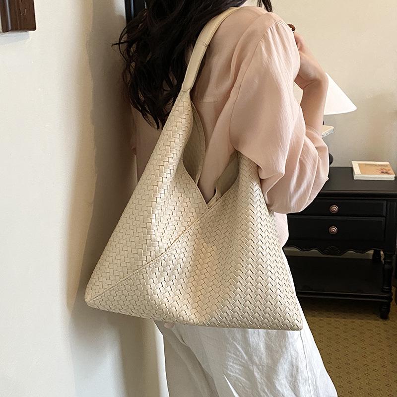 Retro Style Large Capacity Women's Woven Tote Bag - Casual, Versatile Shoulder Underarm Bag
