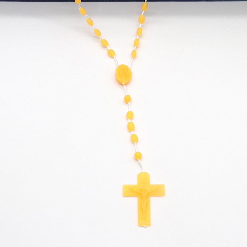 Svítící katolický kříž Krista Ježíše Plastový růženec Krucifix Náhrdelník Dekorace náboženského kostela Nástěnné kříže Suvenýry Dárky