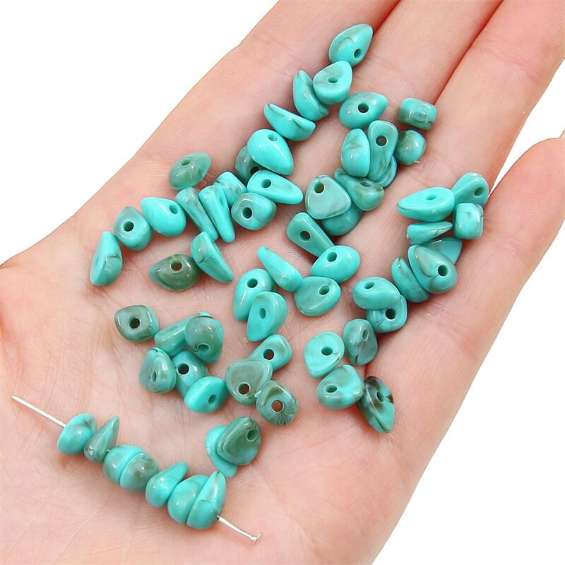 

10 г Нерегулярные витражи Halo, маленькие гравийные бусины, акриловые свободные бусины-разделители для DIY браслета ручной работы, ожерелья, брелка, аксессуары для изготовления ювелирных изделий 5-8mm (10g 80pcs) зелёный/изумрудный