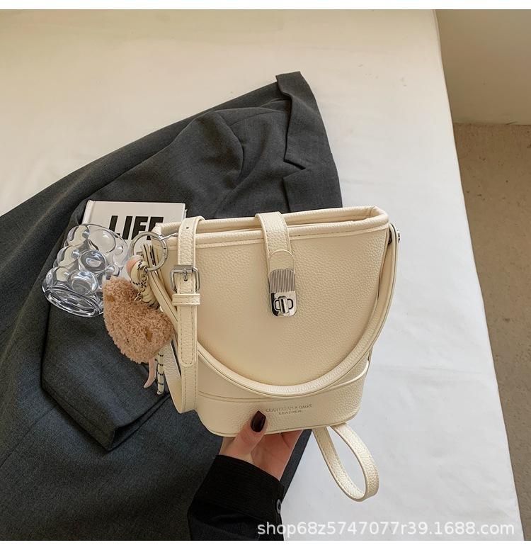 Handbag Bag Women's 2025 New Fashion Niche Design Shoulder Bag Women's Bag Crossbody Bag Simple Trend Bucket Bag