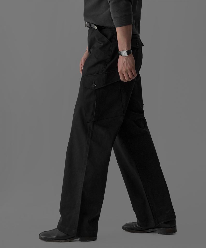 Baulopeulodeogteu Slant Cargo Pants [Black]