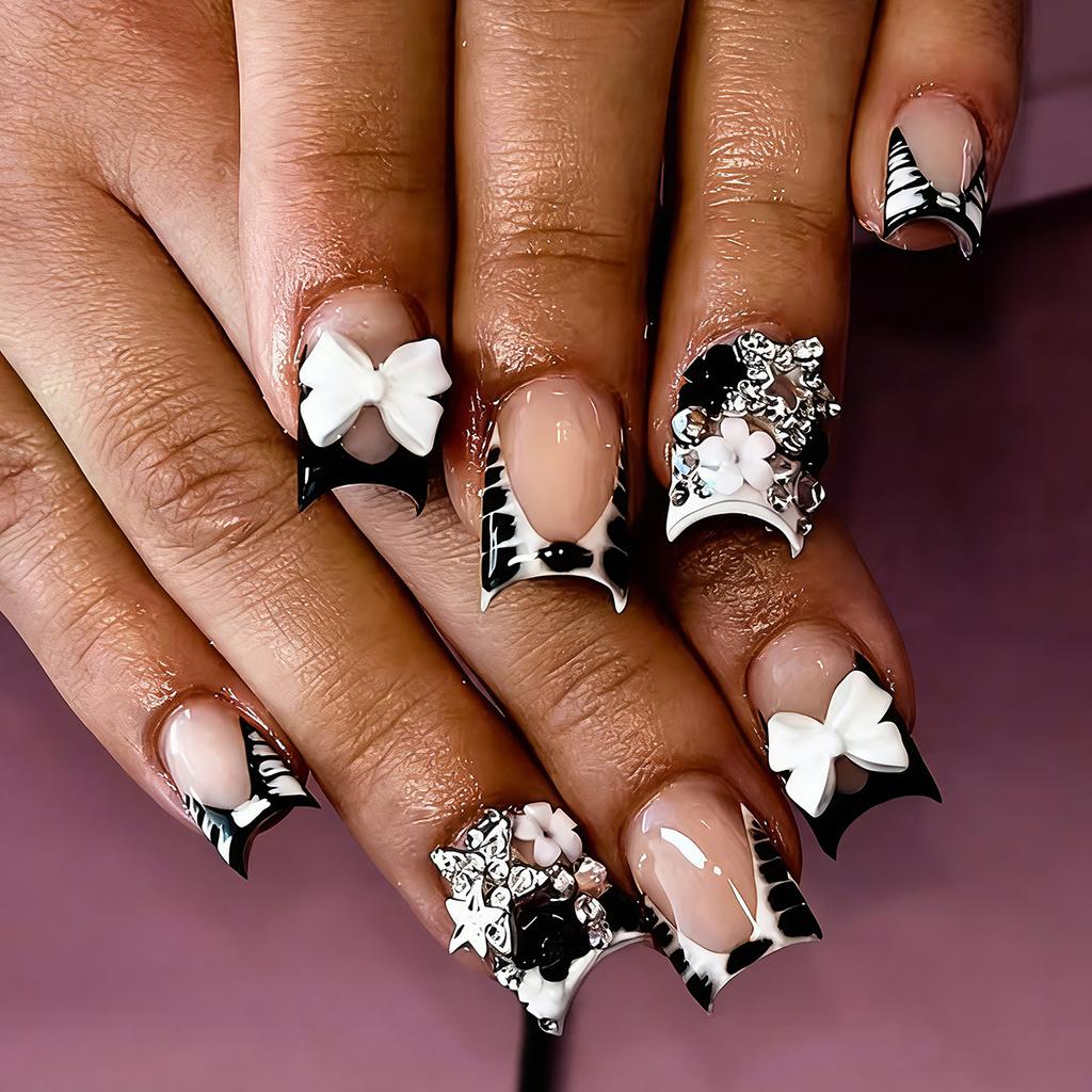 24PCS 3D Metallic Star with Rhinestone Short Square False Nails Black French Simple Bowknot Fake Nails Sweet Cool Nails Press On