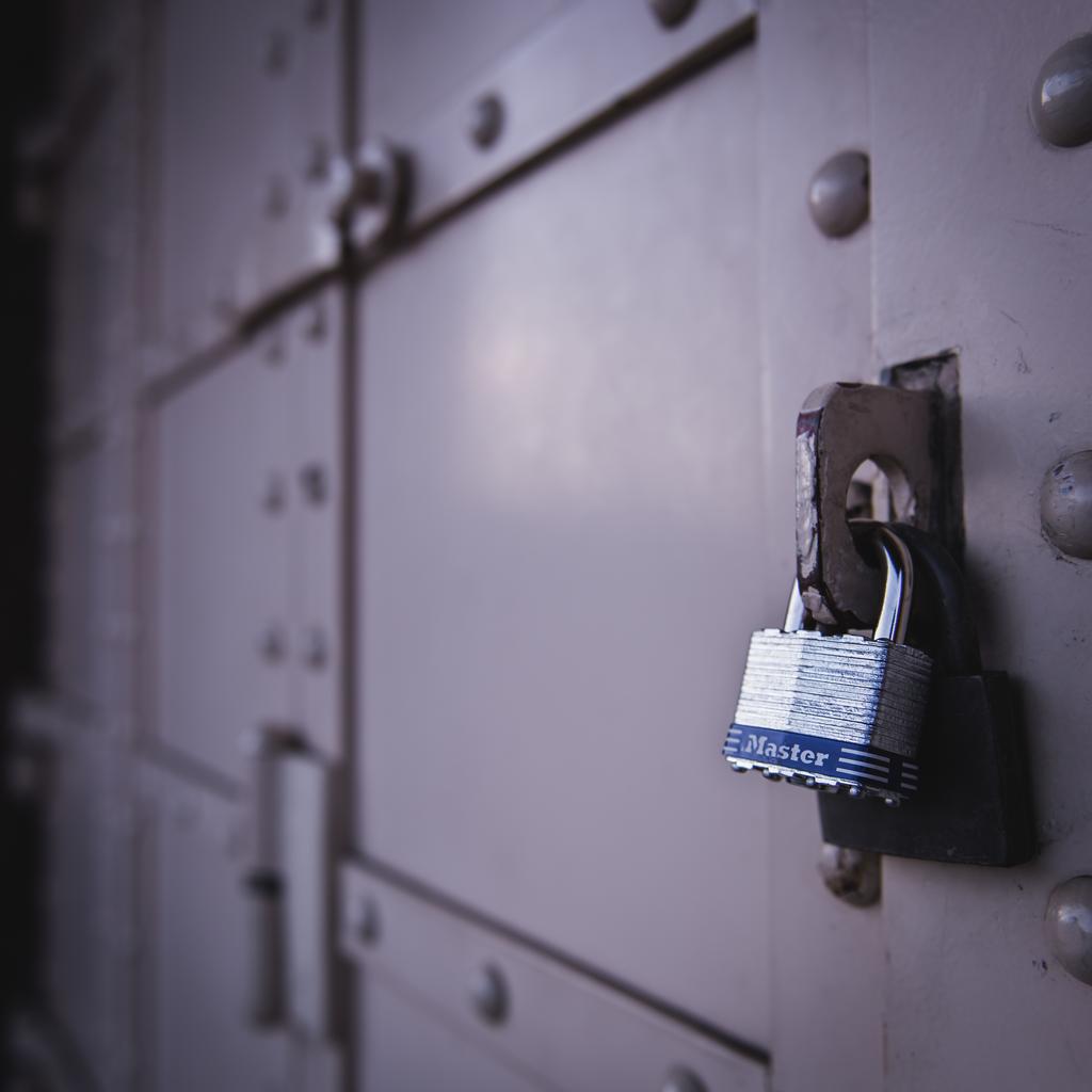 Master Lock Laminated Padlock with Key, 59x40x21 mm