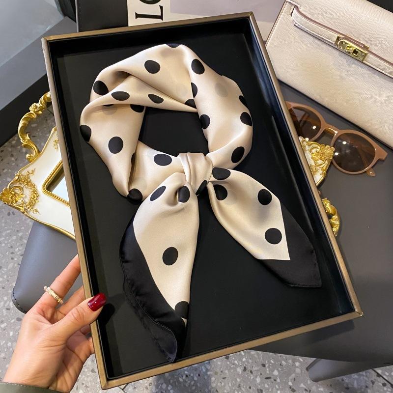 New silk scarf women's fashion versatile high-end small square scarf Korean version neck protection scarf spring and autumn retro scarf tied bag