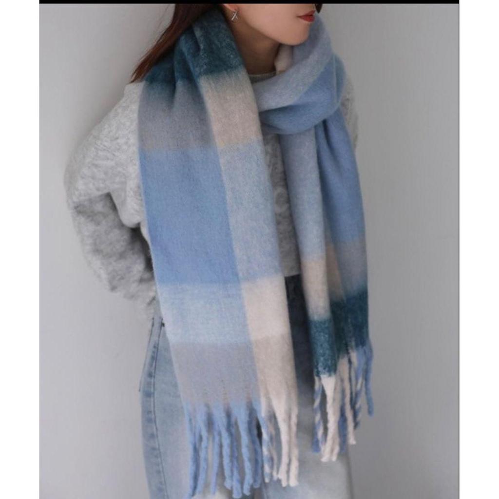 Used Plaid Voluminous Muffler, Large Size, Blue Tones, Fluffy, Warm