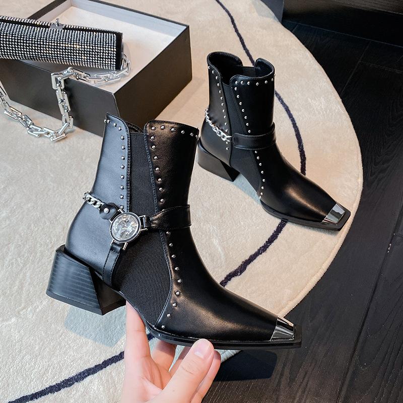 

Мода Женские ботильоны Челси Осень/Зима 2026 с квадратным носком, цепочкой из страз, толстым каблуком и коротким голенищем модные и вер 41 чёрный
