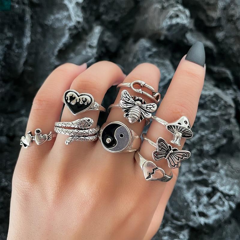 Retro For Women Punk Butterfly Heart Rings Set Retro Gothic Ancient Color Color Dice Angel Wings Charms Finger Rings JewelryVintage Rings