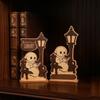Hölzerne Geister-Lese-Figur, Halloween-Geister-Dekoration mit Straßenlaternen-Bank-Design, Kreative Tischdekorationen Bücherregal-Dekor