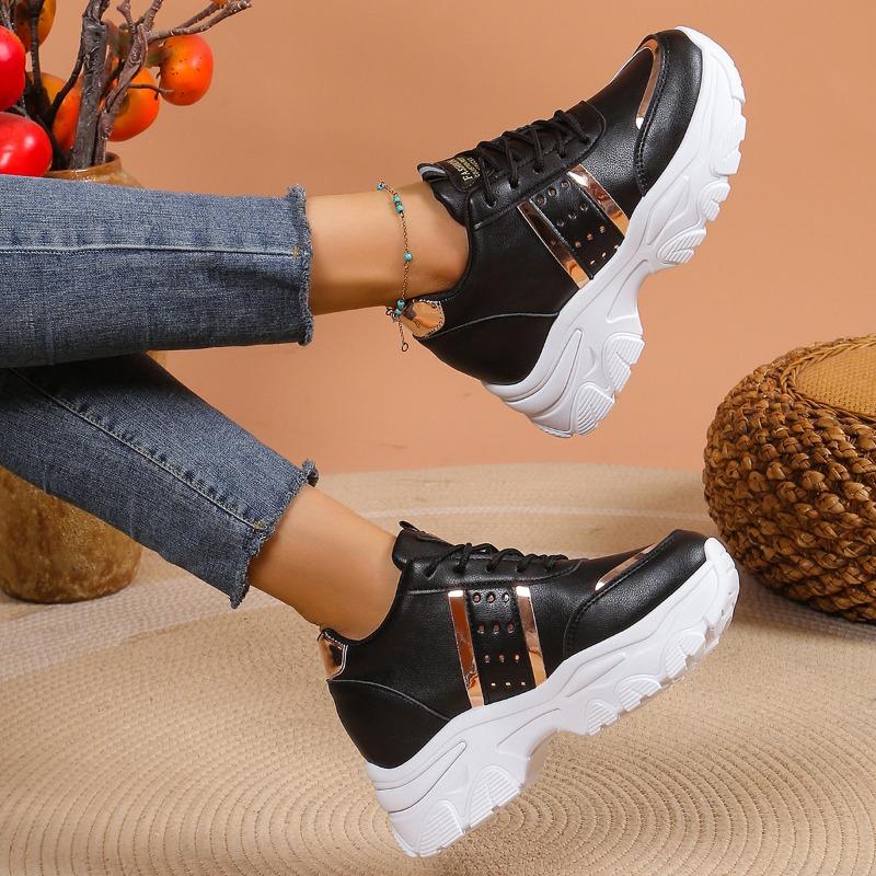 

Кроссовки на скрытой платформе, женские, 2025, новые, кожаные, на толстой подошве, маленькие белые туфли, большие размеры, цветные вставки, яркие полосы, одинарная обувь 42 чёрный