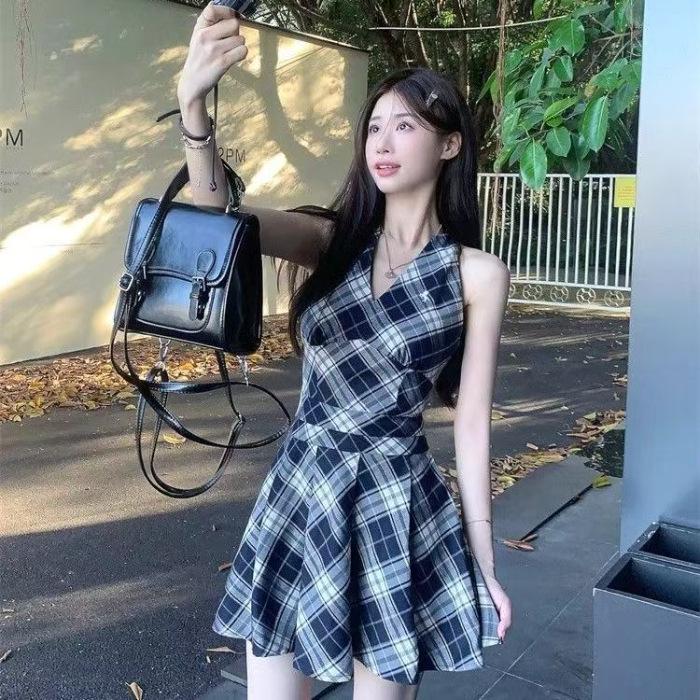 

Women s Black & White Plaid V-Neck Halter Tie-Up A-Line Mini Dress, Spring/Summer 2025 Collection - Waist-Cinching, Slimming Fit. XXL