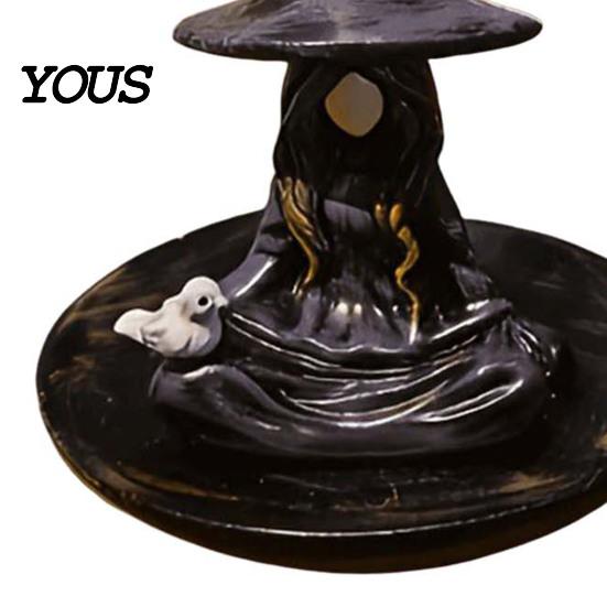 Witch Shaped Bird Feeder Meditating Feeder, Outdoor Hanging Waterproof Resin for Garden Decoration Spooky