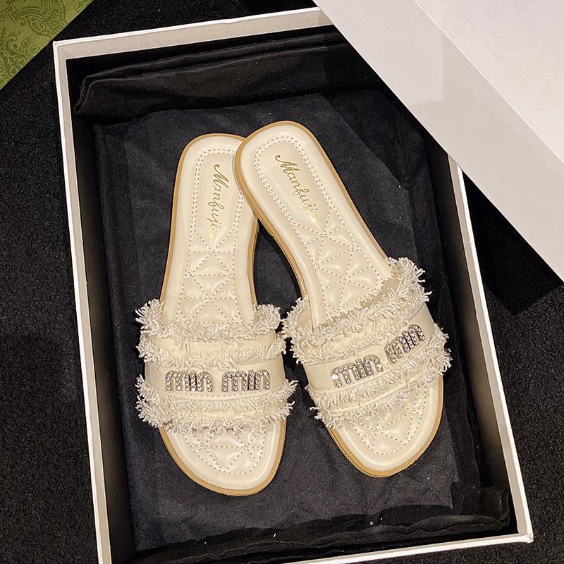 Cool Slippers Outer Wear Women's 2025 Summer New French Xiaoxiangfeng Flat Bottom One-word Drag Versatile Rhinestone Beach Slippers