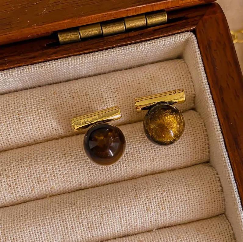 Amberkaffe Fransk Retro Luksus Øredobber - Kvinners Elegante Stikker med Nisjedesign