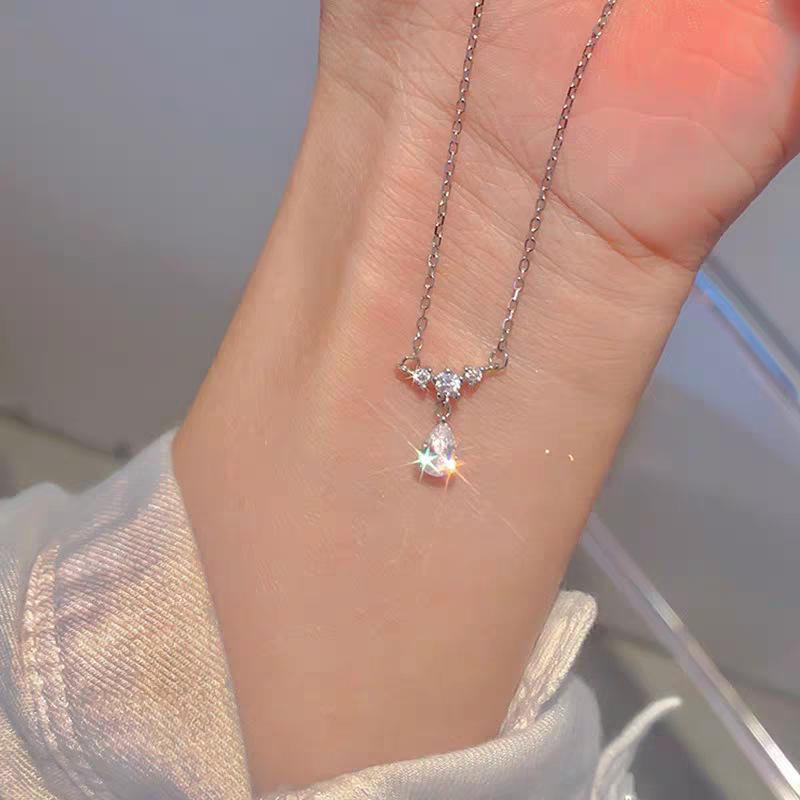 Yaya Water Drop Necklace: S925 Sterling Silver Clavicle Chain with Luxury Design and High-End Pendant.