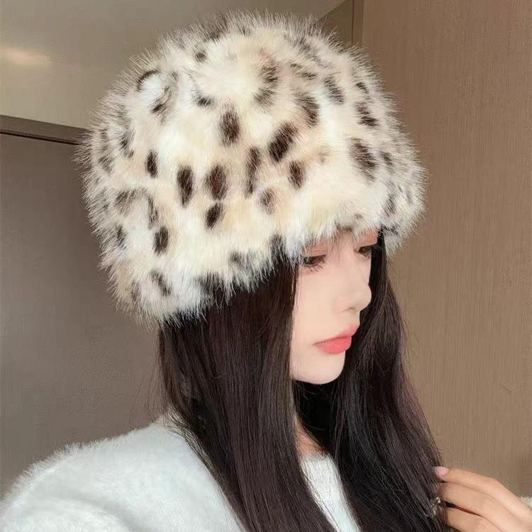 New leopard print plush hat women's Korean version versatile thickened warm and cold ear protection hat fashionable face small flat top hat