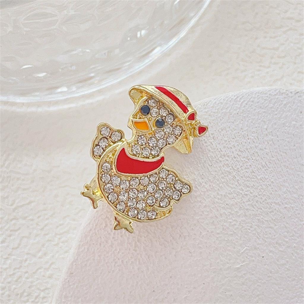 1Pc Cute and Unique Hat Wearing Duck Brooch Exquisite Creative Animal Pin Cartoon Jewelry Accessories Party Birthday Gift Trend