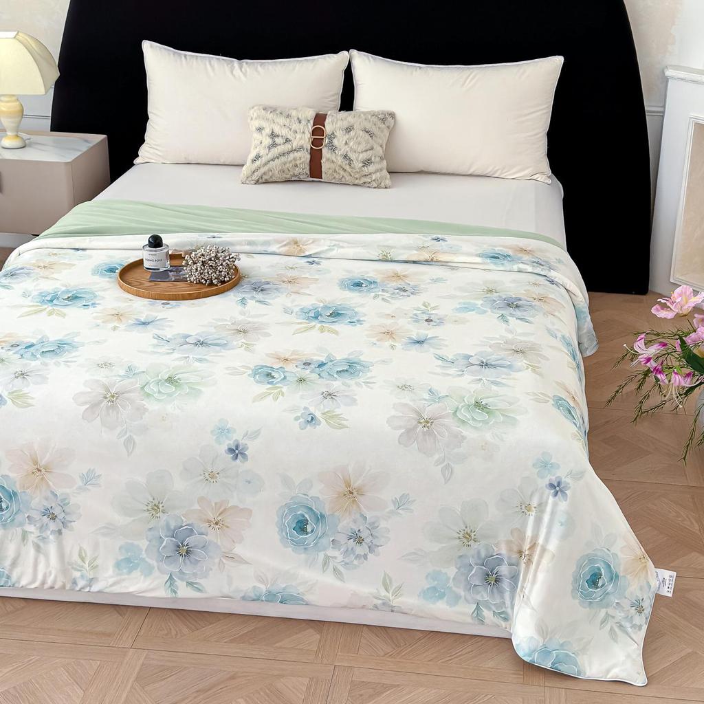 Cool Silk Summer Quilt: Lightweight, Breathable, Ideal for Home or Dorm Use