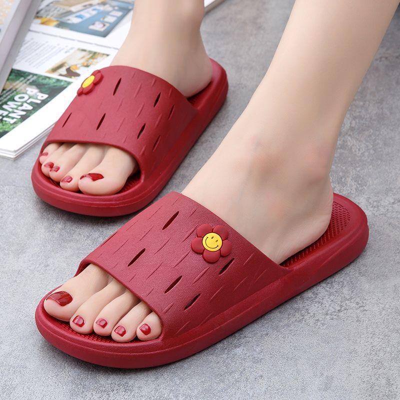 Halkfria Röda PVC-sandaler för Kvinnor: Bekväma Fritidssandaler för Daglig Utomhusbruk