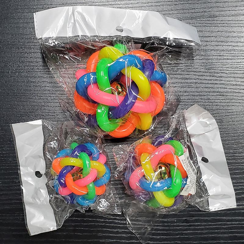 Langlebiger Gummi-Geflochtener Ball Bunter Geräuschmachender Haustier-Spielzeugball Großhandel Haustierbedarf