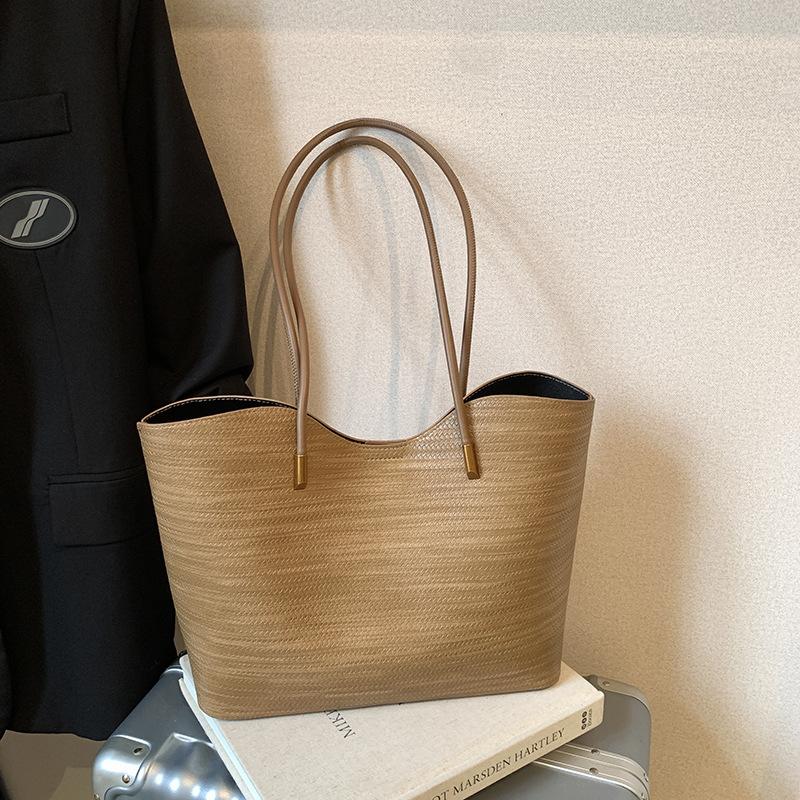 

Woven pattern bag women s autumn and winter fashion tote bag simple large-capacity shoulder commuter bag