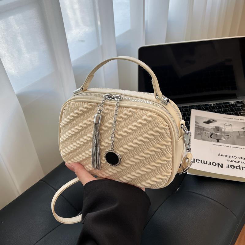 

Женская сумка 2025 новая трендовая осенне-зимняя легкая роскошная нишевая высококлассная сумка на плечо для通勤, сумка-мессенджер, маленькая квадратная сумка белый