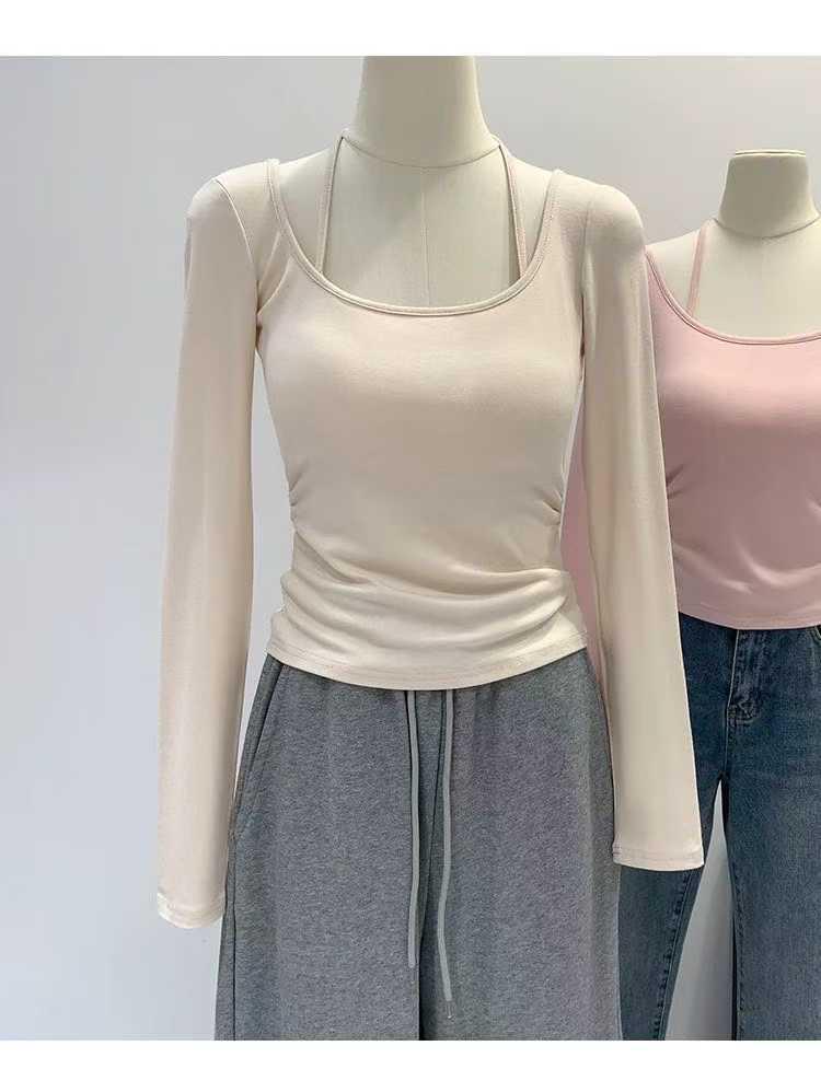 Damski dopasowany top z dekoltem halter, z długim rękawem, z wkładkami na biust i warstwowym wyglądem, na jesień/zimę 2025