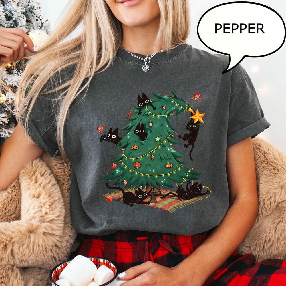 Christmas Tree and Cat Tshirt Cute Christmas Shirt For Women Cat Lover Xmas Gift For Christmas Y2K Unisex Shirt Streetwear