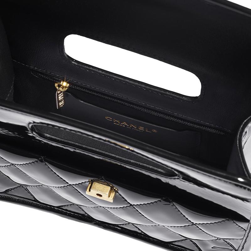 Chanel 23s Diamond Pattern Chain Leather Chain Patent Leather Material Gold Hardware Handheld Messenger Bag Mini Female Black