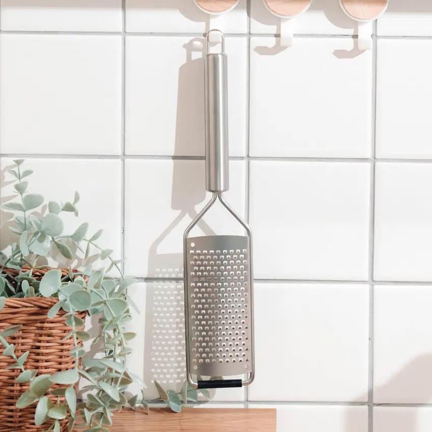

Stainless Steel Wide Cheese Grater (29x5.5cm) Silver