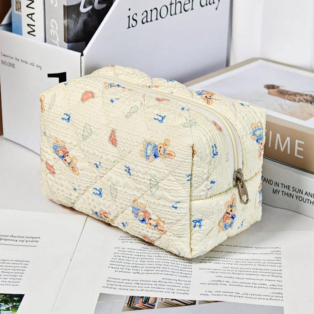 Large Capacity Little Bear Print Makeup Bag – Portable Girlish Polyester Toiletry Storage