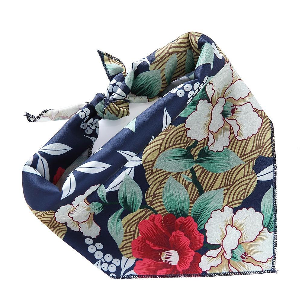 Popular pet triangle towel cat and dog universal cute bib scarf decoration small dog dog saliva towel