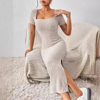 Yaz Yeni Kısa Kollu Kadın Örme Elbise Zarif Moda Kare Yaka Seksi Elbise Kadın Slim Fit Bölünmüş Yüksek Bel Rahat Elbiseler Kadınlar için 25102