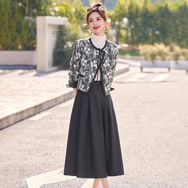 Spring 2025 Women's Embroidered Two-Piece Set: Short Jacket & Half Skirt