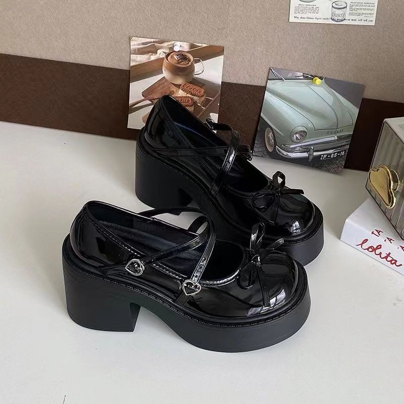 Shallow mouth small leather shoes small man increases height Mary Jane summer 2025 new retro temperament with skirt single shoes women